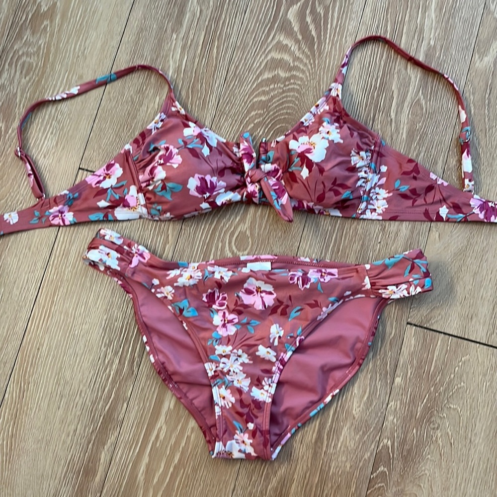 Barely worn xhilaration swimsuit top and bottom